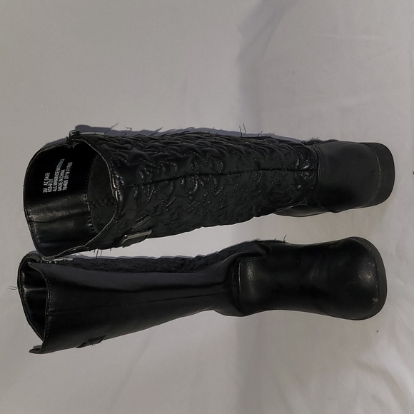 Kids Boots - Picture 2 of 3